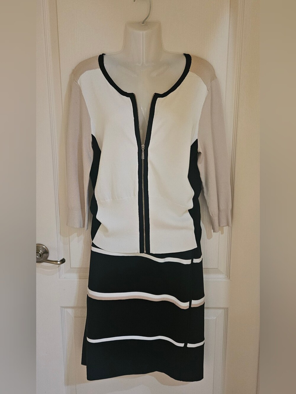 White House Black Market Skirt Set Knit Black Beige Bone Size 6 Skirt med Top